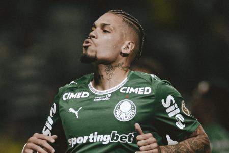 Paulinho trabalha para voltar ao Palmeiras