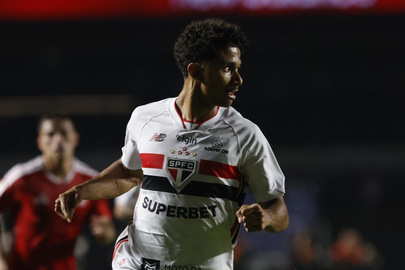 Joia? Reforço estreia como titular e dá 'cartão de visita' no São Paulo
