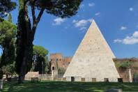 Pirâmide 'egípcia' de mais de 2 mil anos volta a receber visitantes em Roma