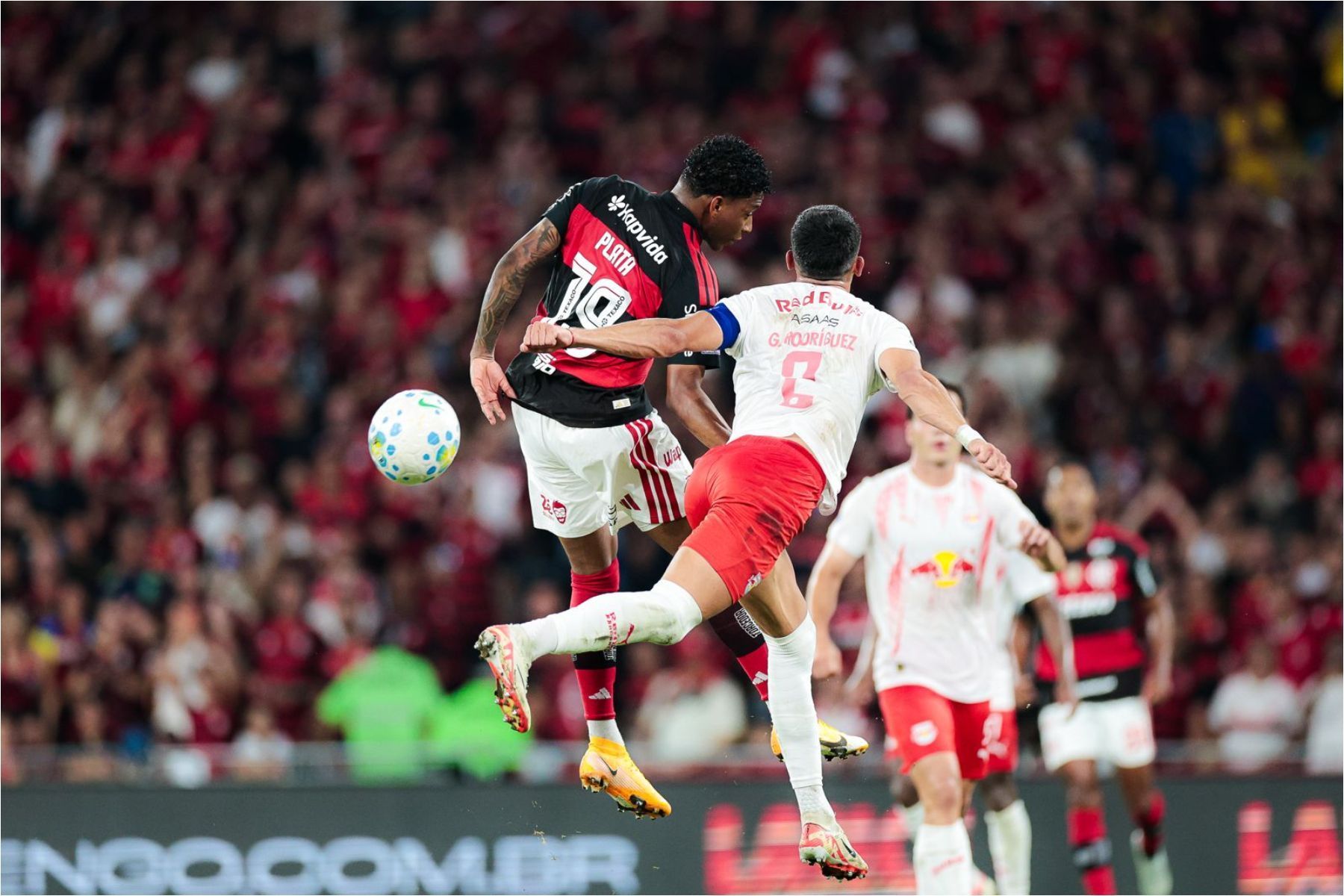 Preocupa? Flamengo atualiza situação física de Plata após vitória sobre o Bragantino