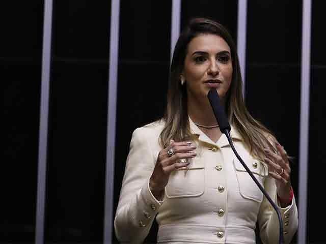 Deputada do PL sofre infarto e é internada em Salvador