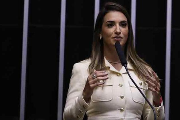 Deputada do PL e candidata à reeleição sofre infarto e é internada em Salvador