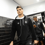Gabriel Brazão passará por cirurgia e vira desfalque no Santos por tempo indeterminado