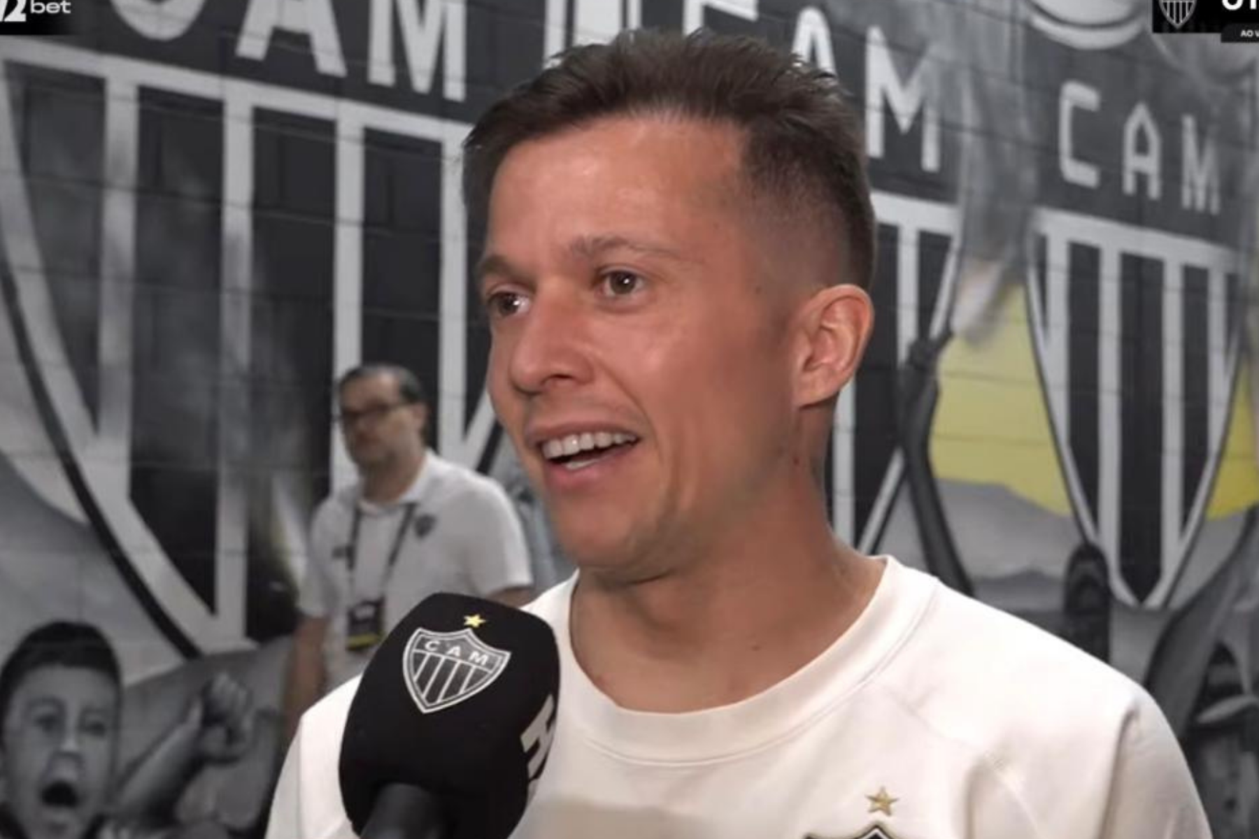 Bernard reage à 'rua de fogo' antes de Atlético x Cruzeiro: 'Arrepiados'