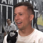Bernard reage à 'rua de fogo' antes de Atlético x Cruzeiro: 'Arrepiados'