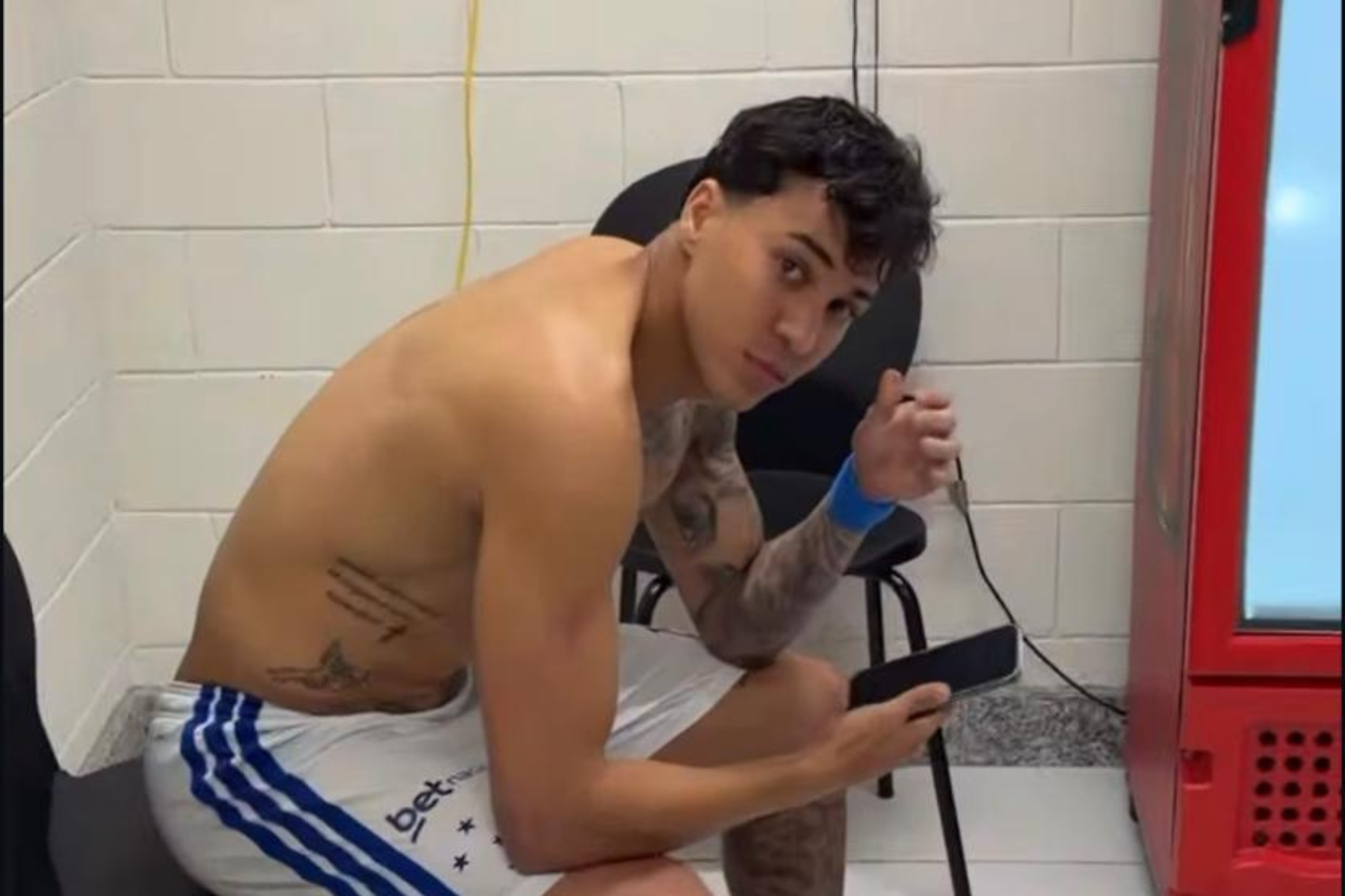 Atlético: Alexander vai até Kaio Jorge em pós-jogo, ofende jogador e posta vídeo