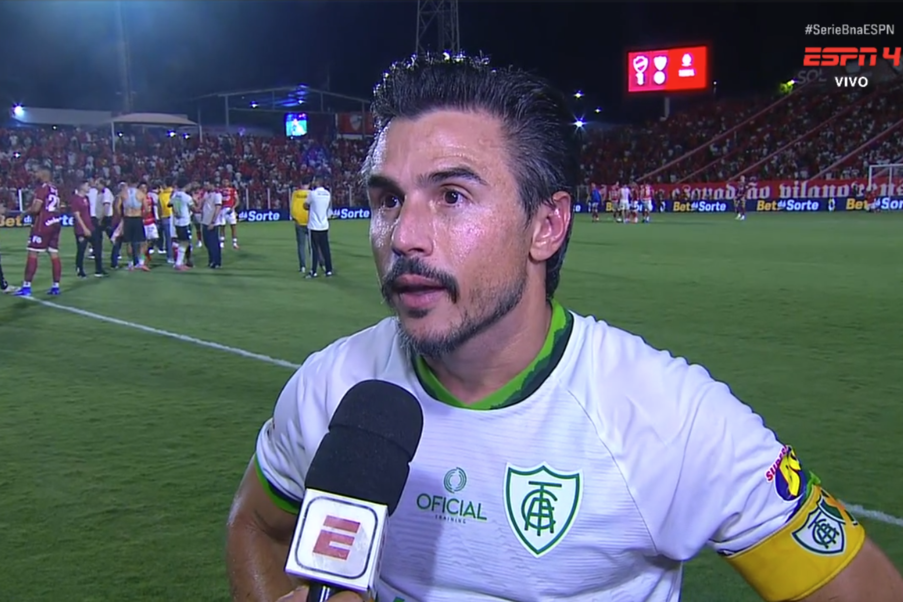 Willian Bigode reage à confusão em derrota do América para o Vila Nova: 'Sangue quente'