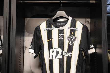Uniforme do Atlético no vestiário da Arena MRV