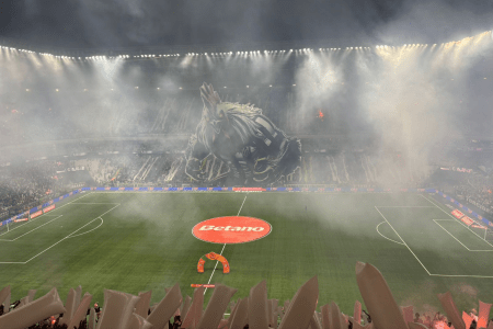 Recepção da torcida do Atlético antes de clássico com Cruzeiro na Arena MRV pela Copa do Brasil
