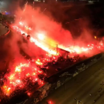Torcida recebe elenco do Atlético com 'rua de fogo' para clássico contra Cruzeiro
