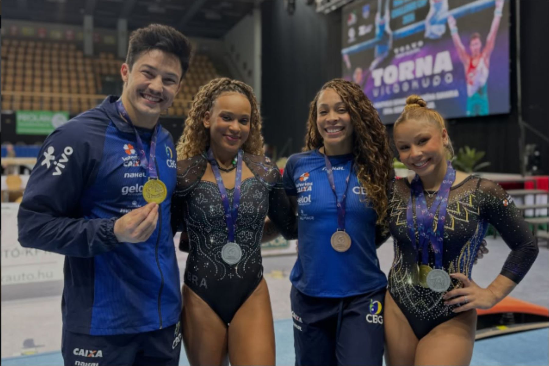 Flávia Saraiva e Rebeca Andrade brilham e garantem dobradinha no Mundial de Ginástica