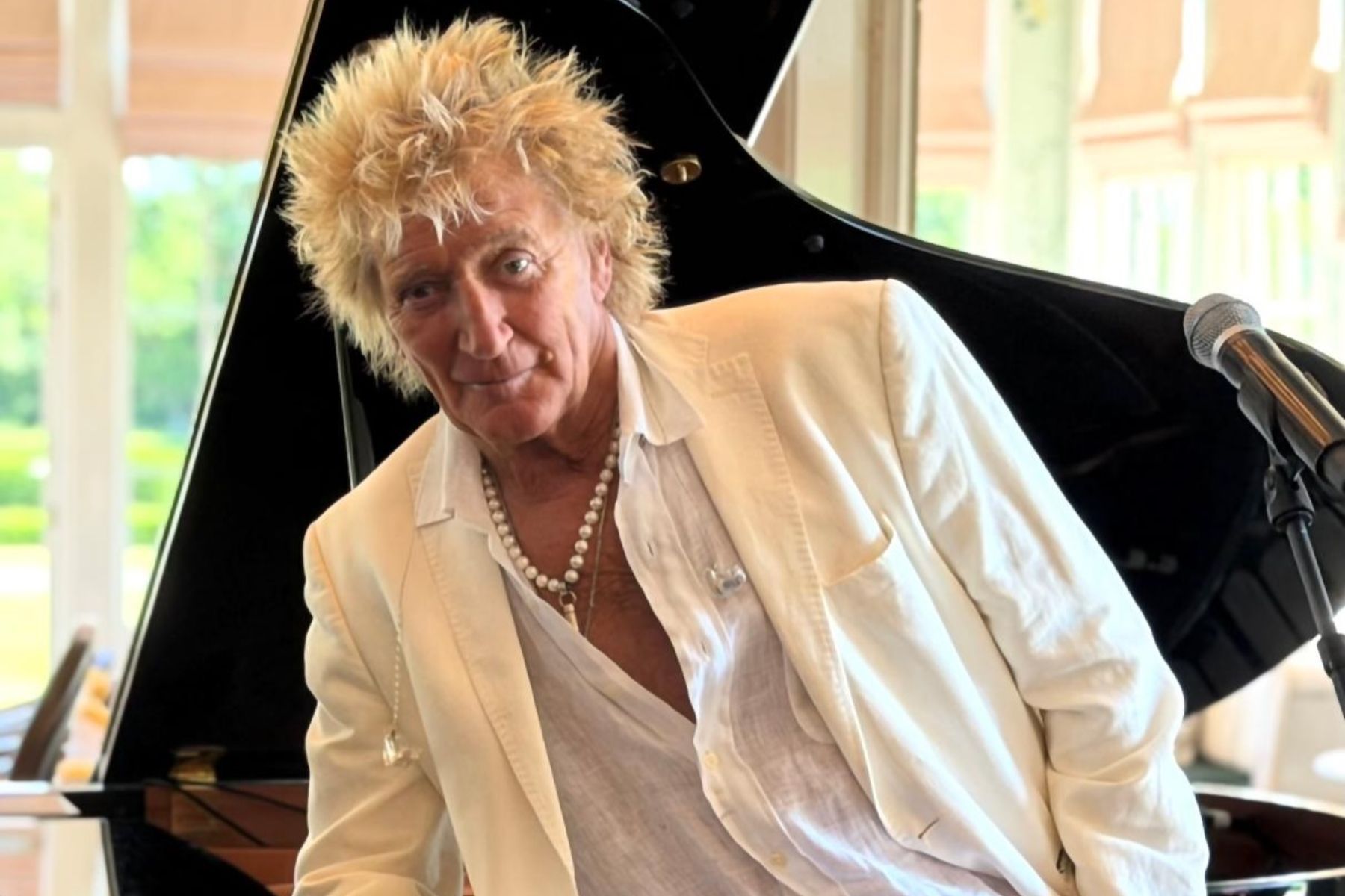 Após grave problema de saúde, Rod Stewart anuncia última turnê da carreira