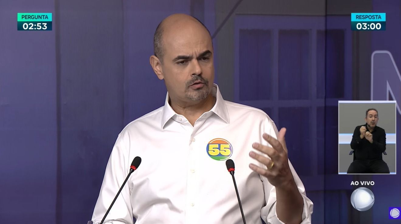 Simões questiona Cleitinho: 'Te vejo filmando buraco todos os dias, mas não recebi um centavo de emenda'