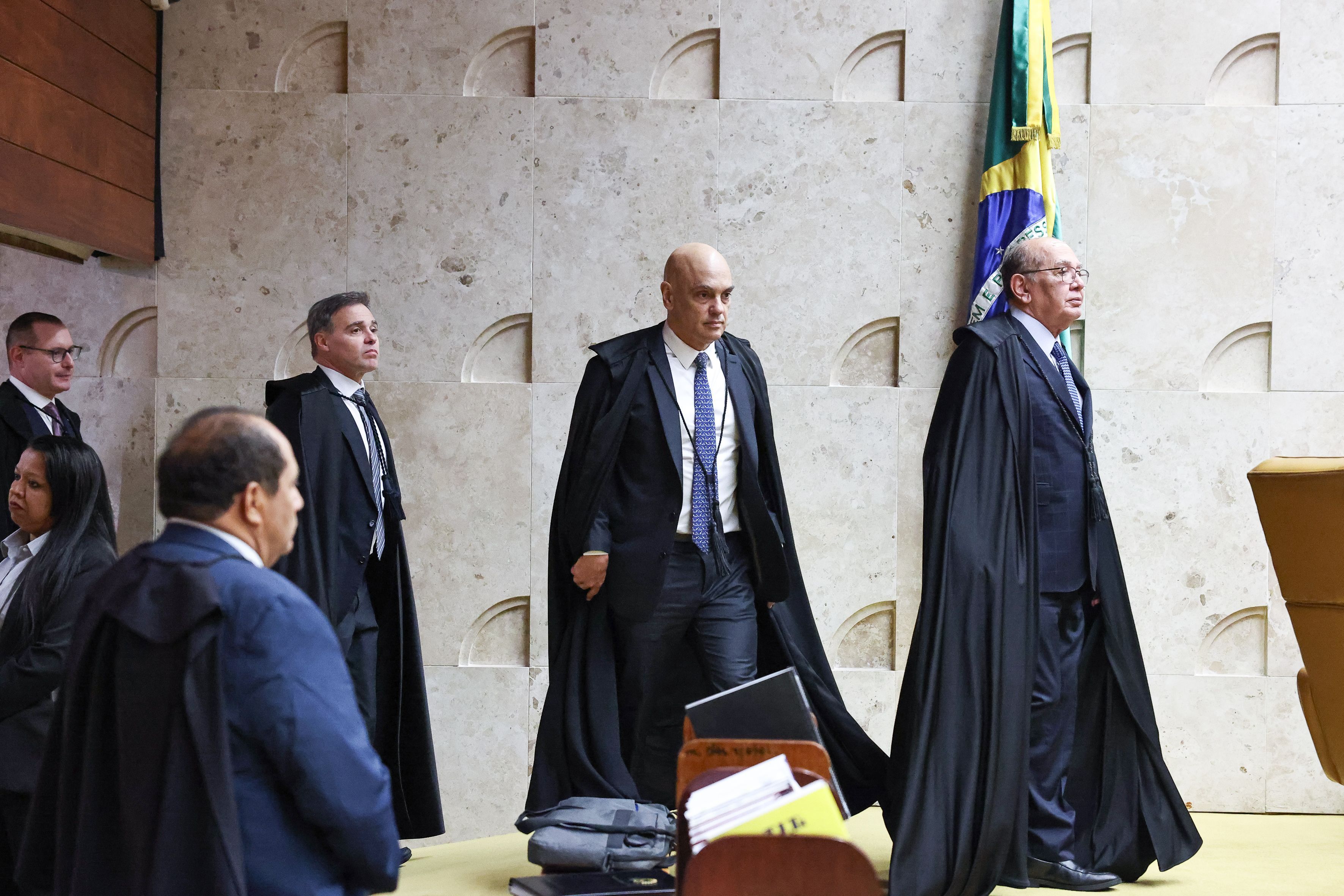 'É impressionante a desfaçatez desse sujeito': Gilmar e Mendonça batem boca no STF