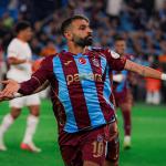 Salah marca hat-trick e comanda goleada do Trabzonspor sobre o Galatasaray na Turquia