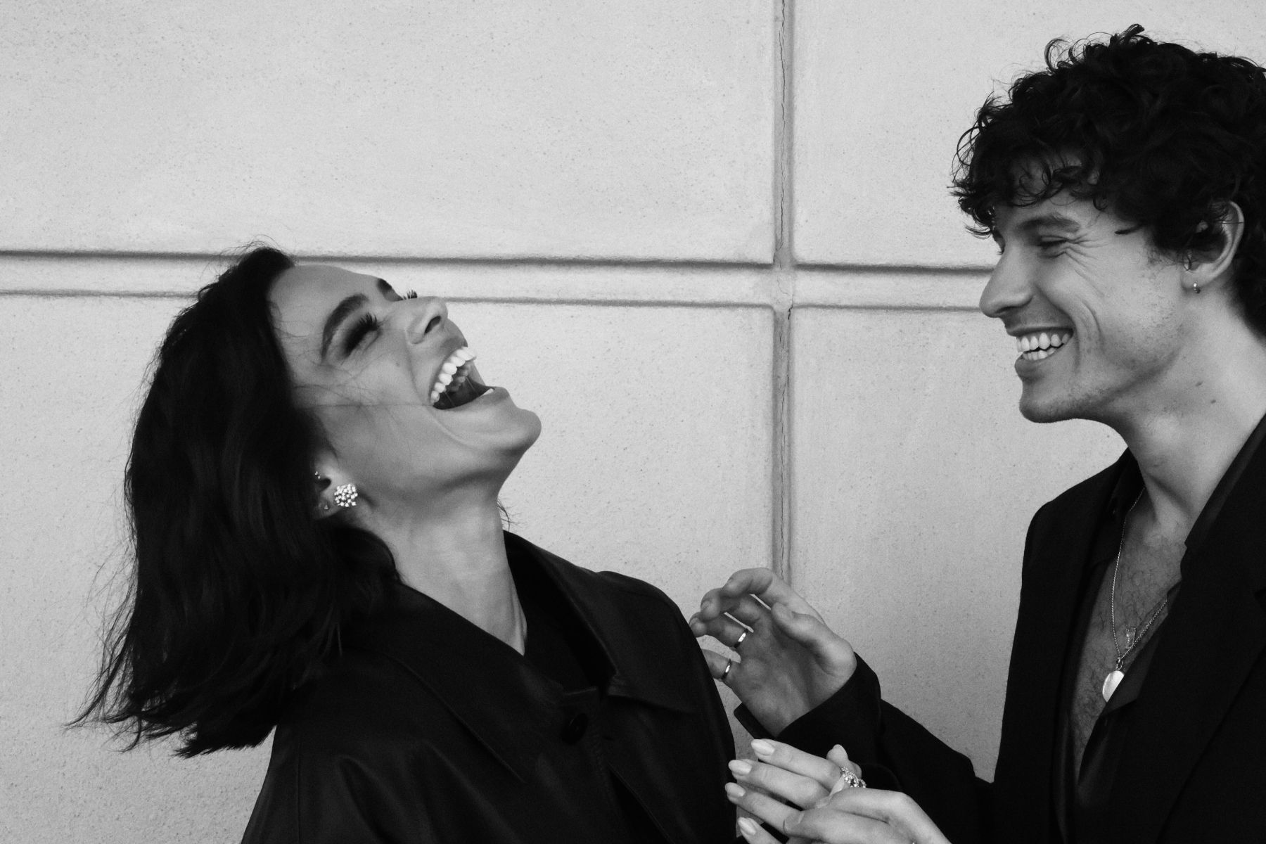 Shawn Mendes celebra 10 anos de álbum icônico ao lado de Bruna Marquezine
