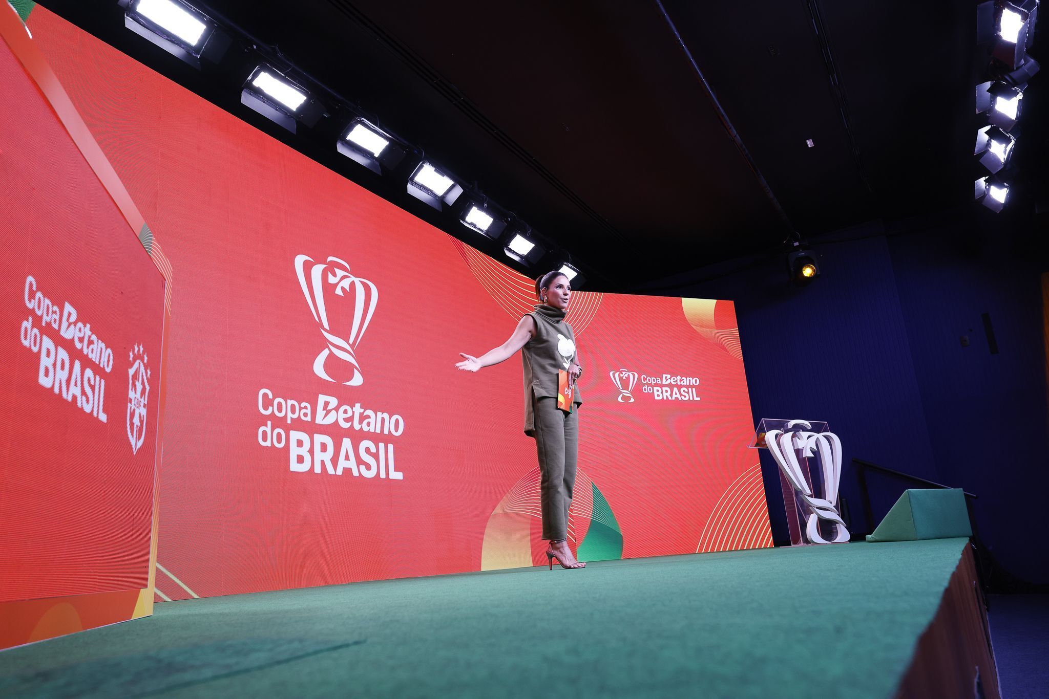 Acompanhe o sorteio dos mandos de campo das semifinais da Copa do Brasil