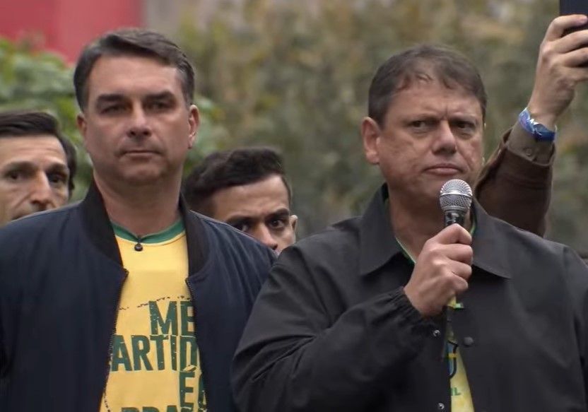 ‘Ministro nenhum está acima da Constituição’, diz Tarcísio em ato na Avenida Paulista