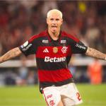 Após gol, Varela destaca mudança de função no Flamengo: ‘Pisar mais na área’