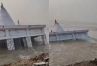 Templo de Shiva de quase 150 anos é levado pelo Rio Ganges após erosão na Índia; veja