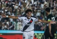 Jovem zagueiro do Vasco entra na mira do Al-Fayha, da Arábia Saudita