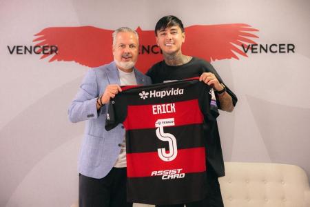 Erick Pulgar renova contrato com o Flamengo até 2029