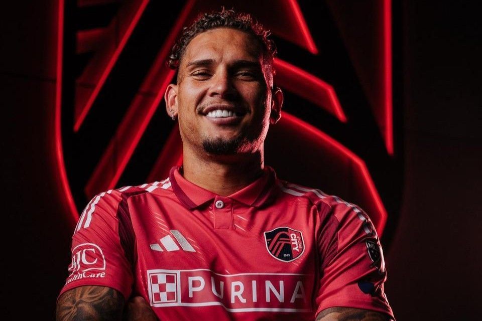 Rafael Navarro chega a novo clube após transferência recorde de R$ 61 milhões