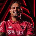 Rafael Navarro chega a novo clube após transferência recorde de R$ 61 milhões