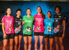 Uniformes da aSeleção Brasileira Feminina de Vôlei em parceria com 'As Meninas Super Poderosas'