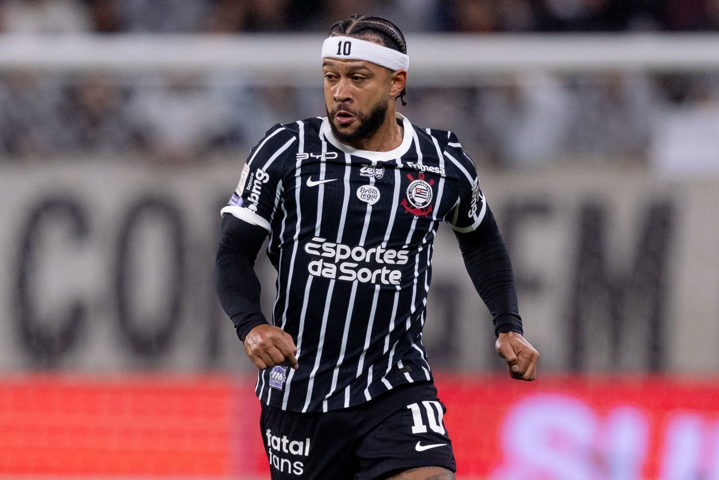 Memphis fala sobre condição física e cobra ajuda dos companheiros no Corinthians