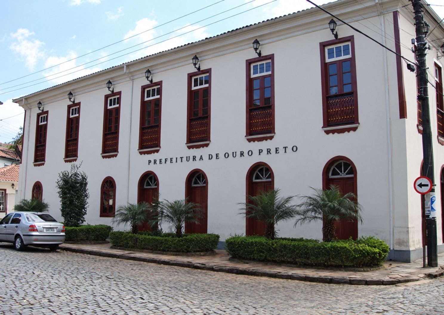 Prefeitura de Ouro Preto corta 20% de despesas e restringe contratações até o fim de 2026