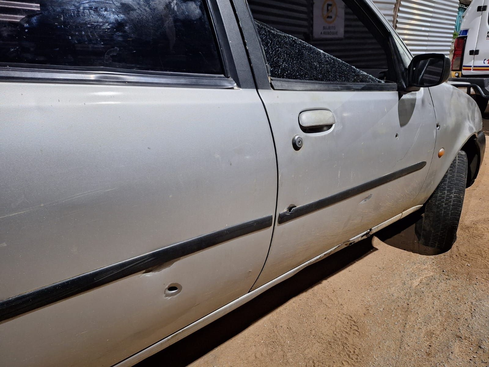 Carro atingido em troca de tiros é apreendido em Ipatinga