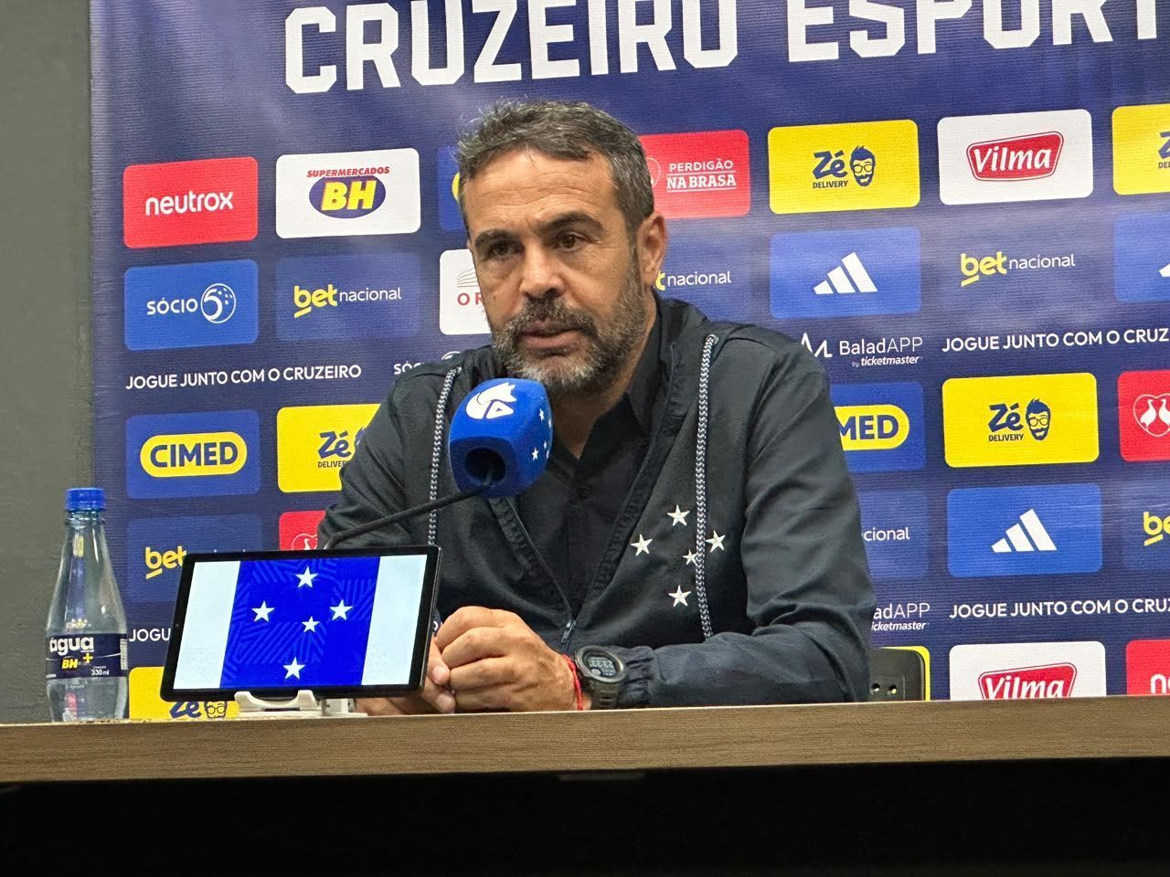 Artur Jorge revela tom de conversa com jogadores do Cruzeiro após derrota para o Santos