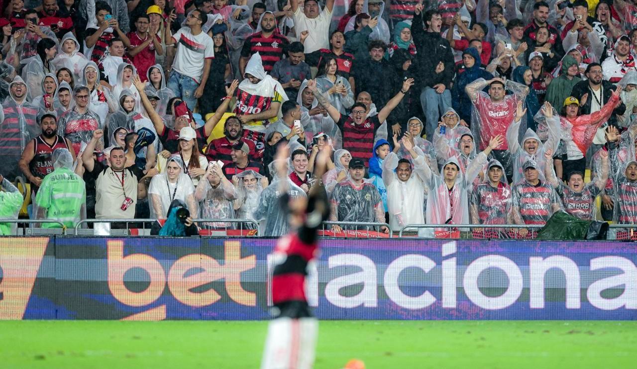 Vitória do Flamengo gera cerveja de graça para torcida; entenda