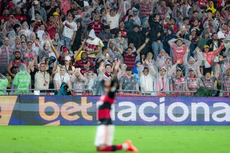 Bruno Henrique fez o gol da vitória e garantiu cerveja de graça para a torcida