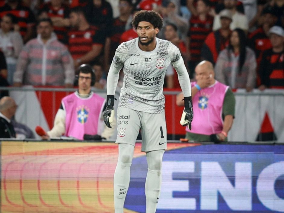 Hugo Souza analisa atuação de reservas do Corinthians diante do Flamengo