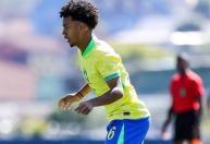 Jovem troca São Paulo por Palmeiras e assina com multa de R$ 594 milhões