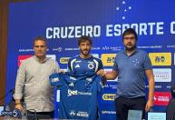 Apresentado no Cruzeiro, Matías Viña enaltece clube e agradece torcida: 'Me abraçou'