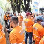 Trabalhadores da manutenção do Hospital João XXIII, em BH, protestam por atraso de salário