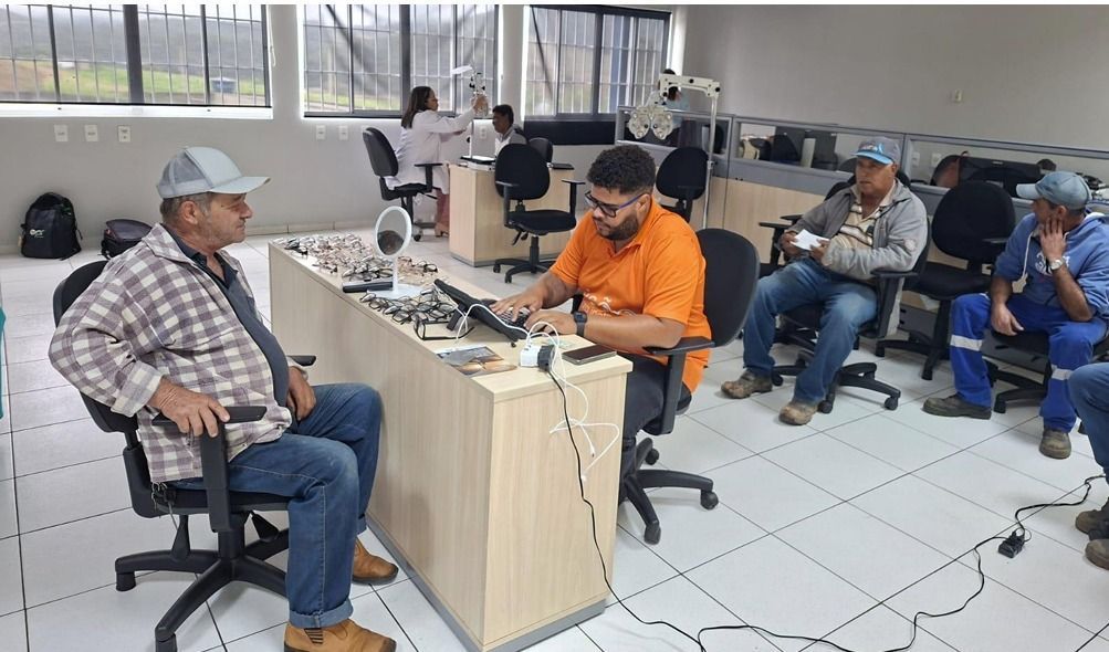 Caminhoneiros recebem exames de vista gratuitos na BR-040 nesta quarta-feira
