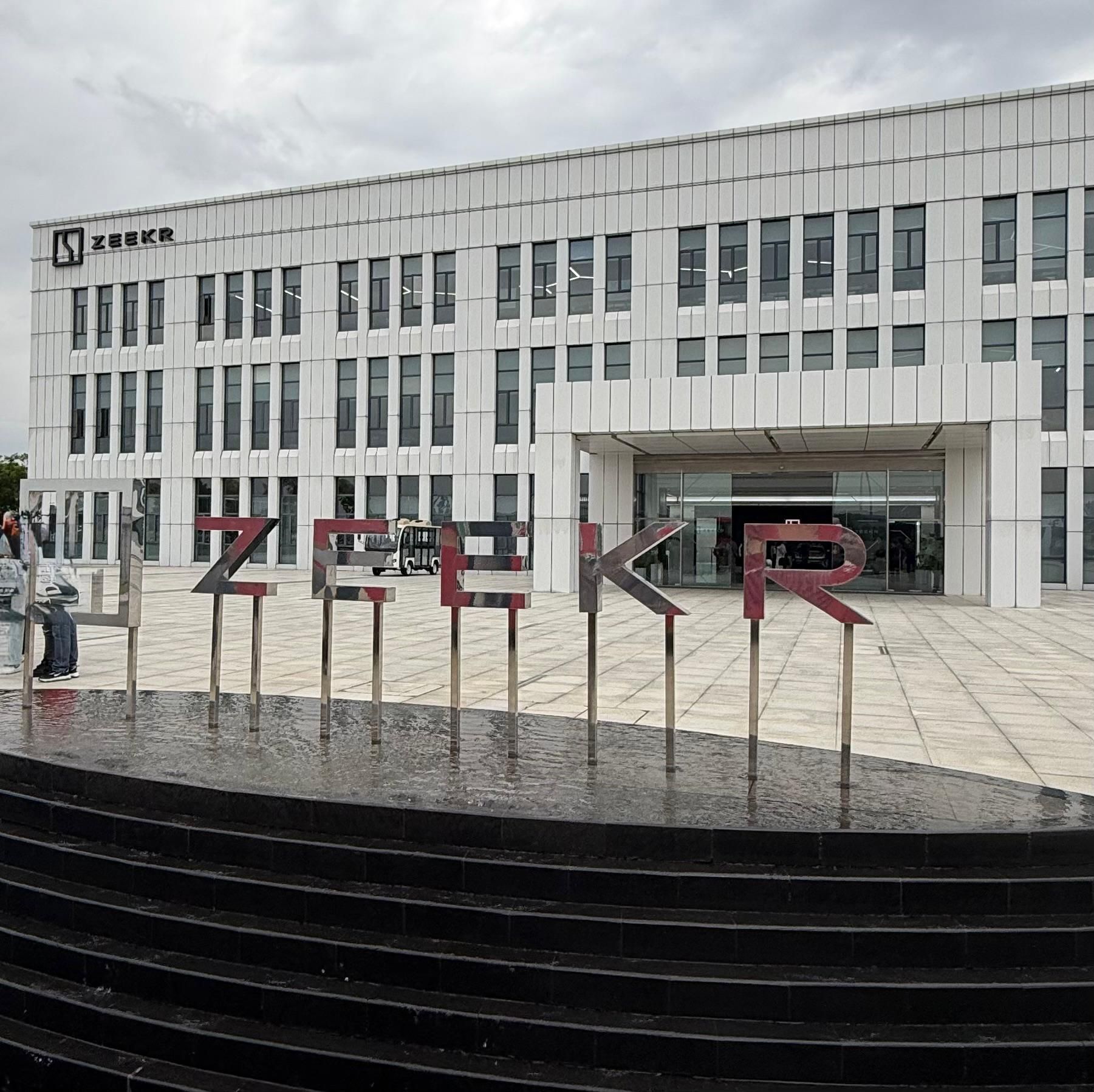 Zeekr no Brasil: governança da marca chinesa deve ser incorporada à Renault e à Geely