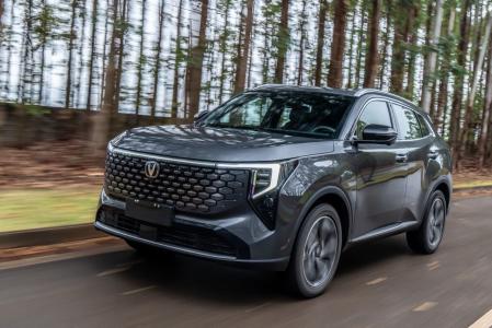Terceiro SUV da Changan no Brasil, CS55 estreia com opção híbrida PHEV
