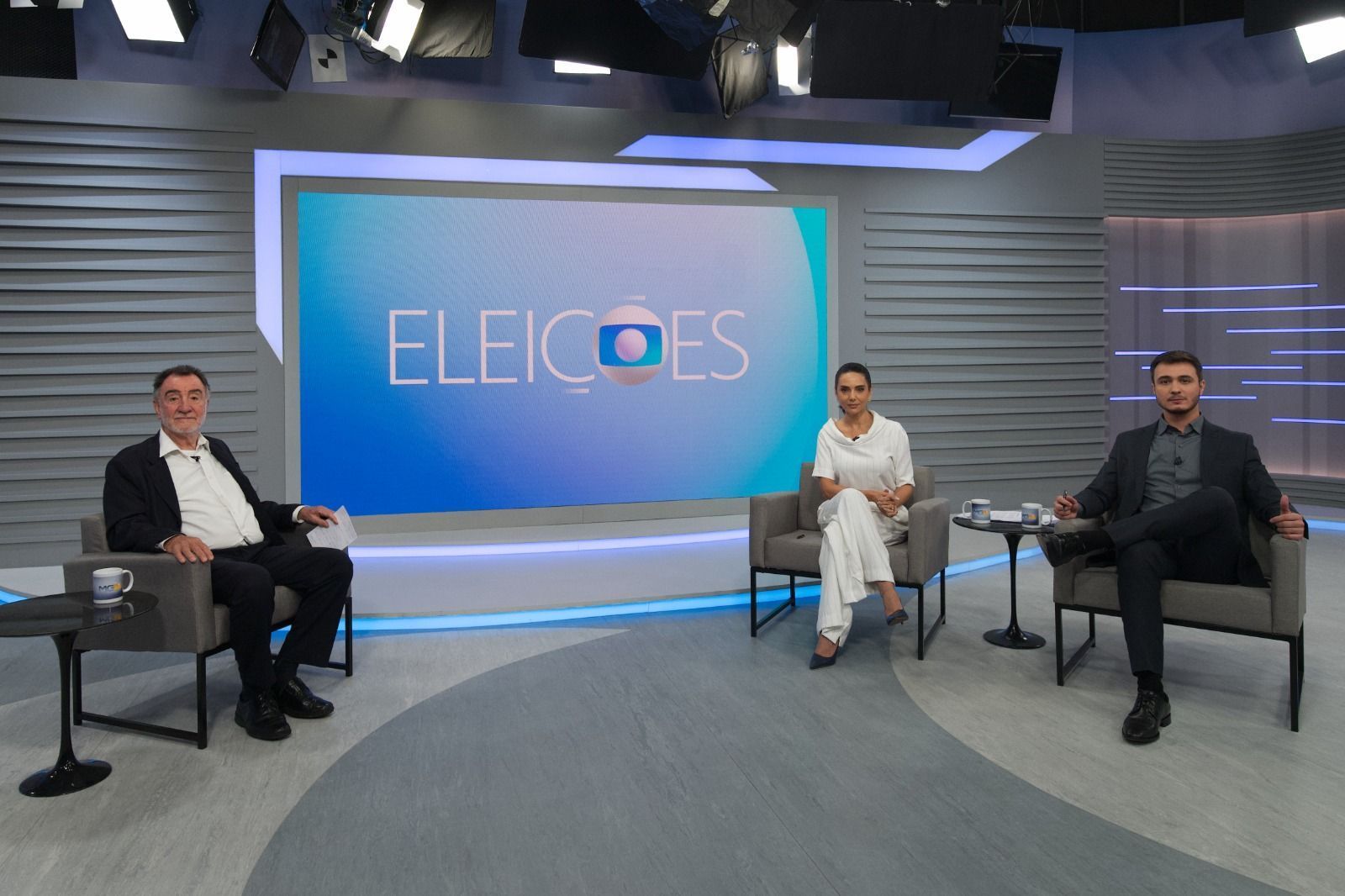 Patrus diz que eventual governo não atrasará salários ao ser lembrado de Pimentel