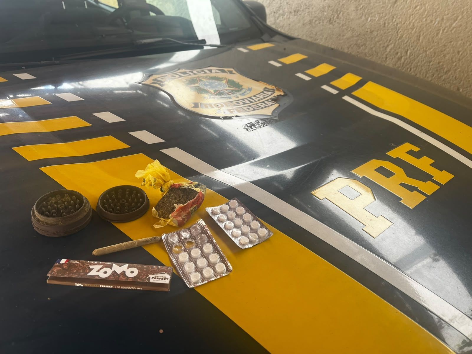 Motorista é detido com maconha e 24 comprimidos de rebite durante fiscalização na BR-251, em Salinas