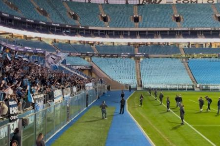 Renato Gaúcho é recebido por mais de mil torcedores na Arena do Grêmio