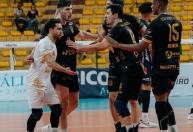 MOC Vôlei intensifica preparação para duelo contra o Praia Clube neste sábado (19)