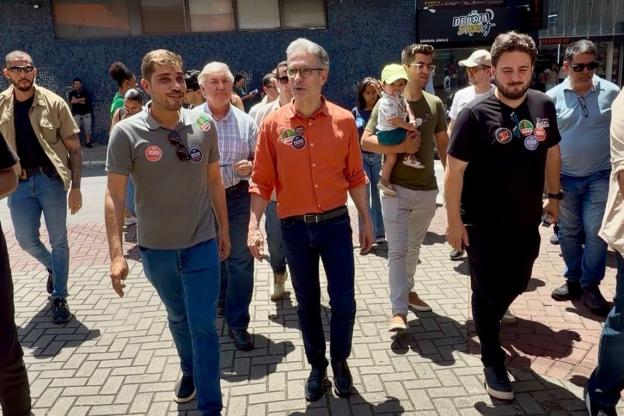 Romeu Zema (Novo) nega desistir de candidatura e chama rumores de ‘fake news’