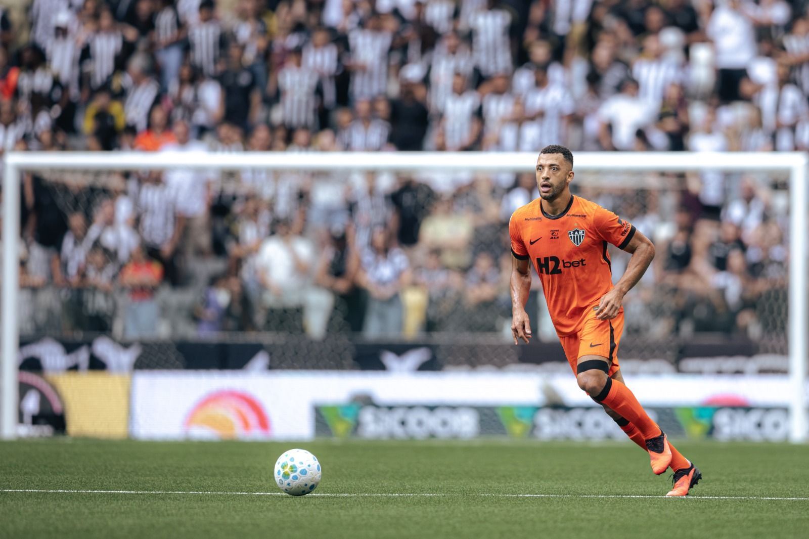 Vitor Hugo celebra bom momento do Atlético e projeta jogo contra RB Bragantino: 'Feliz'