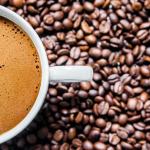 Quem deve evitar o café? Veja quando a bebida pode fazer mal