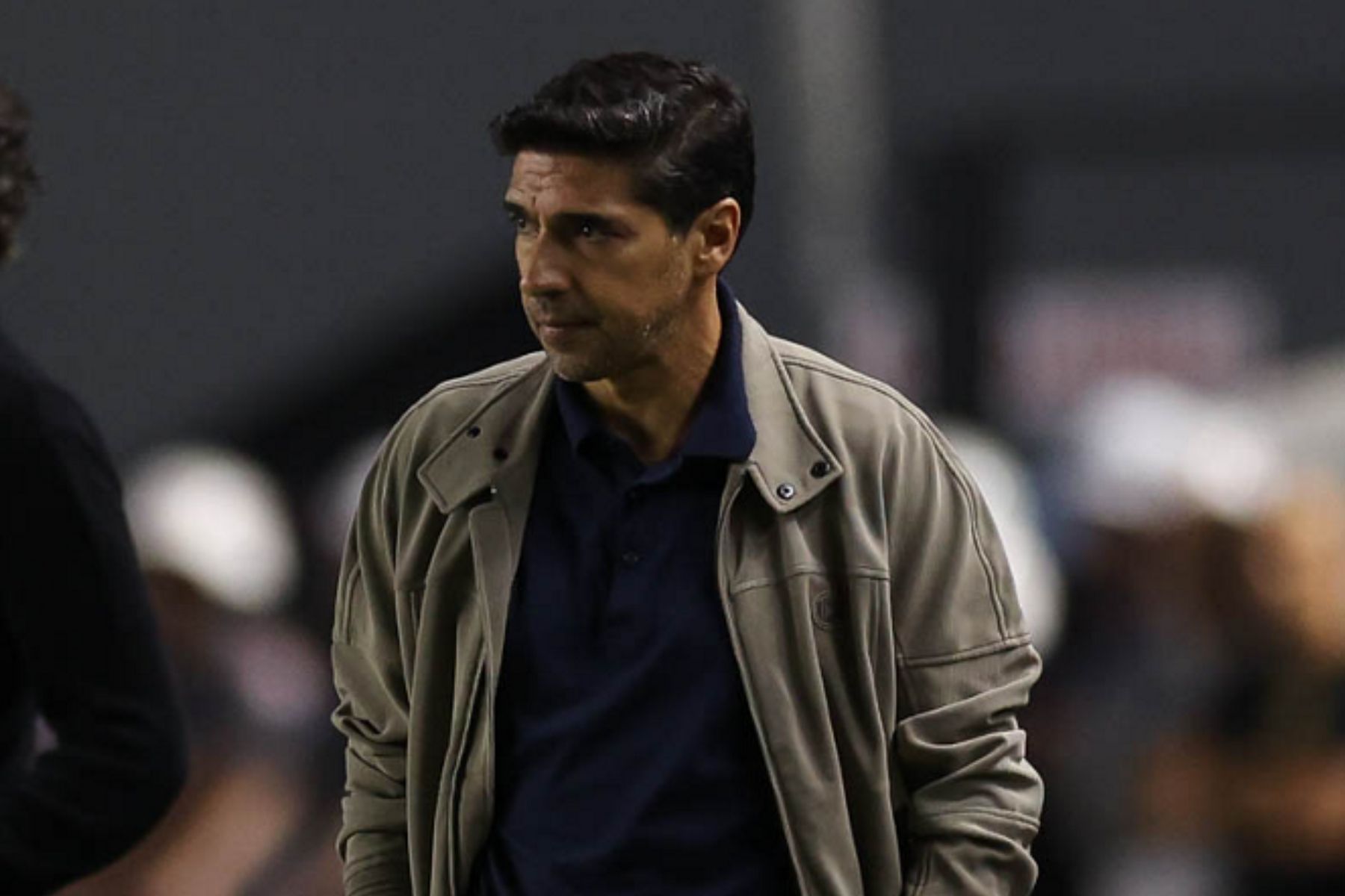 Abel Ferreira tem efeito suspensivo concedido e pode comandar o Palmeiras